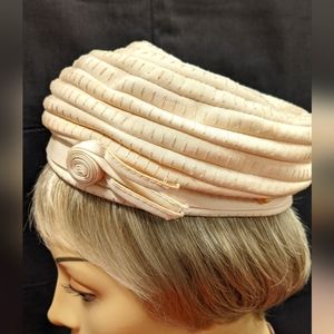 1950s Turban Hat Cream with Rose Ribbon detail, Great Gatsby 20s 30s Sty…